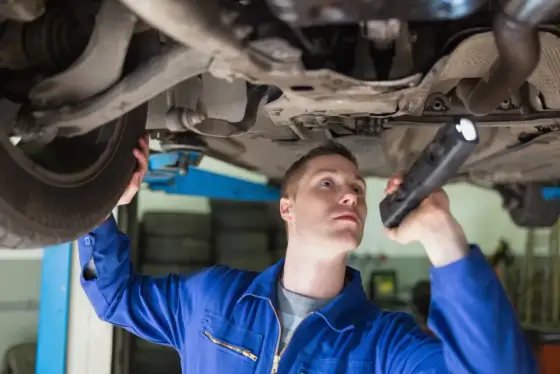 Sworzeń wahacza - jak go wybić bez uszkodzeń?